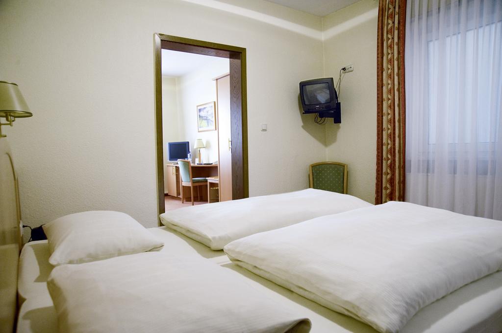 Hotel Am Schloss Darmstaedter Hof Bad Homburg vor der Höhe Pokoj fotografie